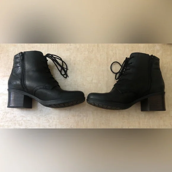 Black leather boots by Clarks - Picture 3 of 8